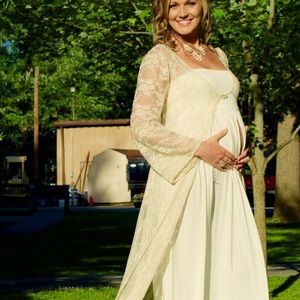 Beautiful maternity dress!